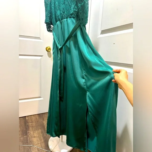 BloomChic Plus Size Guipure Lace Insert Cold Shoulder Split Party Dress - Picture 8 of 9